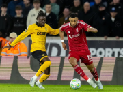  斯洛特帅位悬了：输狼队引爆众怒，球迷高喊“下课”