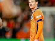  据悉，弗兰基·德容已与荷兰国家队达成共识，绝不在...