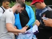 樱桃中场库克：罗泽的训练时长高于伊劳拉，我们认可他的能力