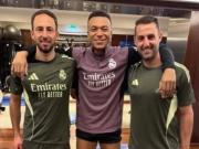 马卡：有两名队医陪同姆巴佩治疗，皇马希望他能够出战曼城