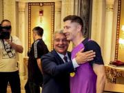 莱万公开表态：我相信延续性，支持拉波尔塔连任巴萨主席