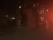 切尔西球迷街头偶遇埃格巴利，齐声高呼让他和BlueCo一起滚蛋