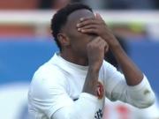 嘲讽裁判，铁人外援热菲尼奥向张雷做 “蒙眼吹哨” 动作染黄