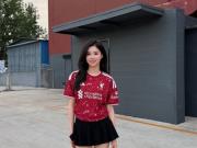 来看利物浦下赛季球衣！！！ ​