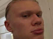  晒自拍被调侃作为名人要注意形象，哈兰德：当名人该怎么做？