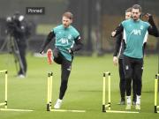  此前疑似膝盖受伤的麦卡利斯特参加了赛前训练，小基耶萨缺席