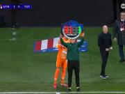 不堪受辱？热刺15分钟连丢三球后用维卡里奥换下金斯基