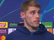 范德芬：前15分钟发生了什么？球场滑得离谱，所有人都在打滑