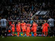 巴萨此前6次欧冠淘汰赛首回合客场1-1战平，其中5次晋级