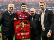  勒沃库森赛前赠送纪念礼物欢迎哈弗茨：欢迎回来，凯