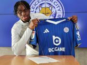 官方：莱斯特城与19岁后卫凯文-格雷续约至2029年