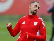  贾努扎伊：亚马尔场上表现足够出色，他的场外生活不该被指责