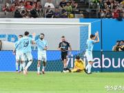 韩国行特别款，曼城对阵K联赛全明星时身穿韩文印字球衣