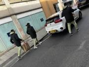 散着步把球踢了？拉纳卡球员被球迷拍到外出购物，随后欧协联逼平水晶宫