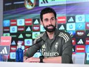 裤袜还是卡西？阿韦洛亚：库尔图瓦毫无疑问是皇马队史最佳门将