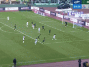  东体：杨皓宇与米特里策倒地判罚标准不一，“假摔”难服众