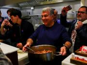 阿斯：拉波尔塔竞选巴萨主席策略变化，从亲民互动到直面丰特