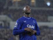 埃弗顿巴里：我朋友在酋长球场遇袭，阿森纳保安护送下才离开