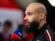 个人最佳位置？姆伯莫：我能踢多个位置，但没有最喜欢的