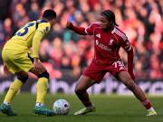 恩古莫哈半场完成6次过人，本赛季英超仅6人全场过人次数更多