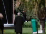Argentine media: Messi's family bids farewell to father Jorge, with Scaloni and his coaching staff laying a wreath.