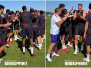 Marca: Fabian Ruiz returns to Paris after winning the title, teammates line up to greet him.