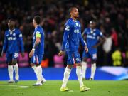 主场半场0-2落后巴黎，部分蓝军球迷在中场休息时提前离场