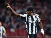 关键先生，埃兰加是历史第三位欧冠淘汰赛客战巴萨梅开二度球员