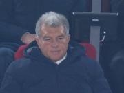 巴萨两度被纽卡扳平，拉波尔塔在看台闷闷不乐